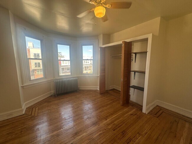 Building Photo - 5628 Warrington Ave