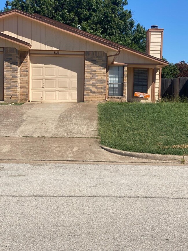Primary Photo - 4123 Fossil Ridge Dr