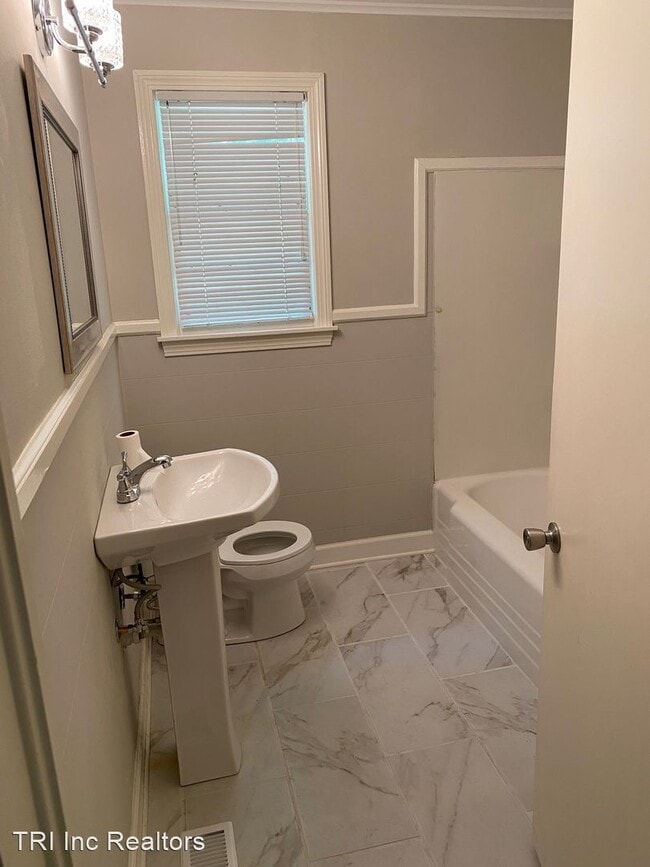 Building Photo - 2 br, 1 bath House - 2306 Torrey St