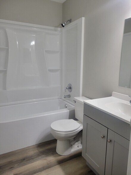 Building Photo - 2206 Big Tree Dr