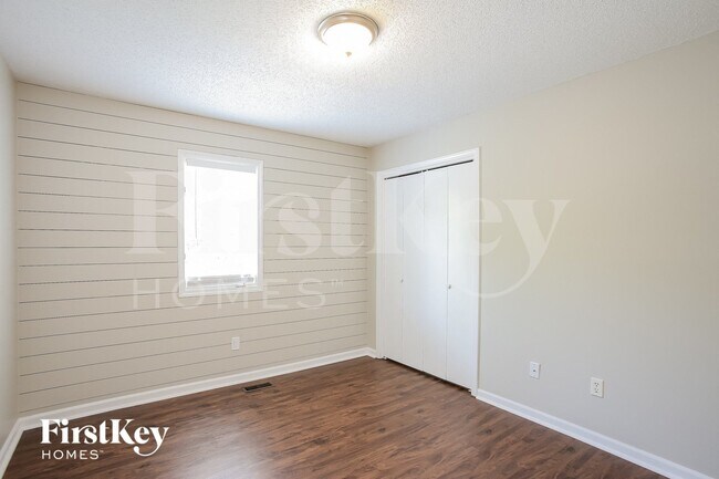 Building Photo - 8033 N Everton Ave