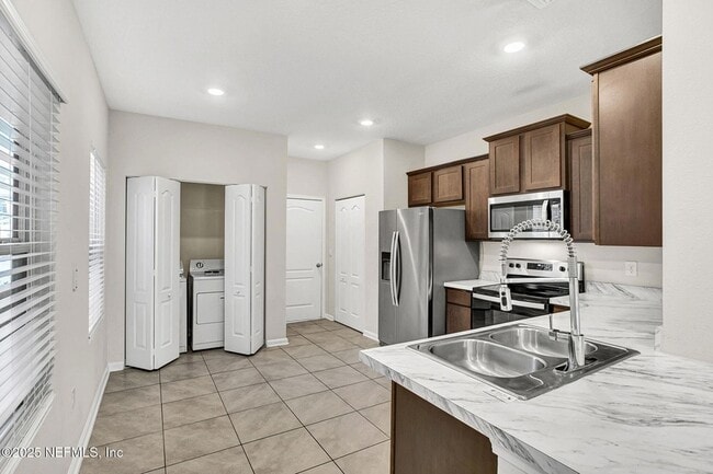 Building Photo - 7625 Legacy Trl