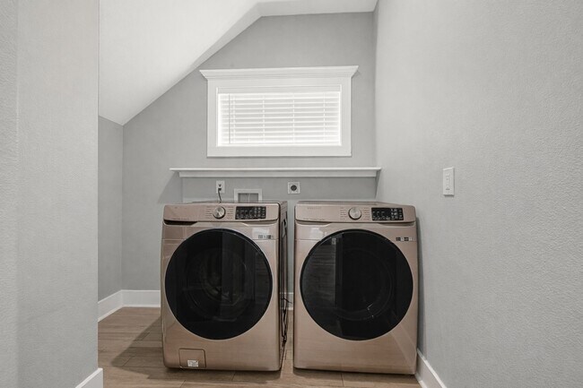 Building Photo - 3513 Omega St