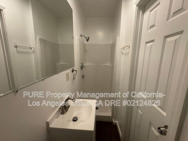 Building Photo - 10977 1/2 Pope Avenue