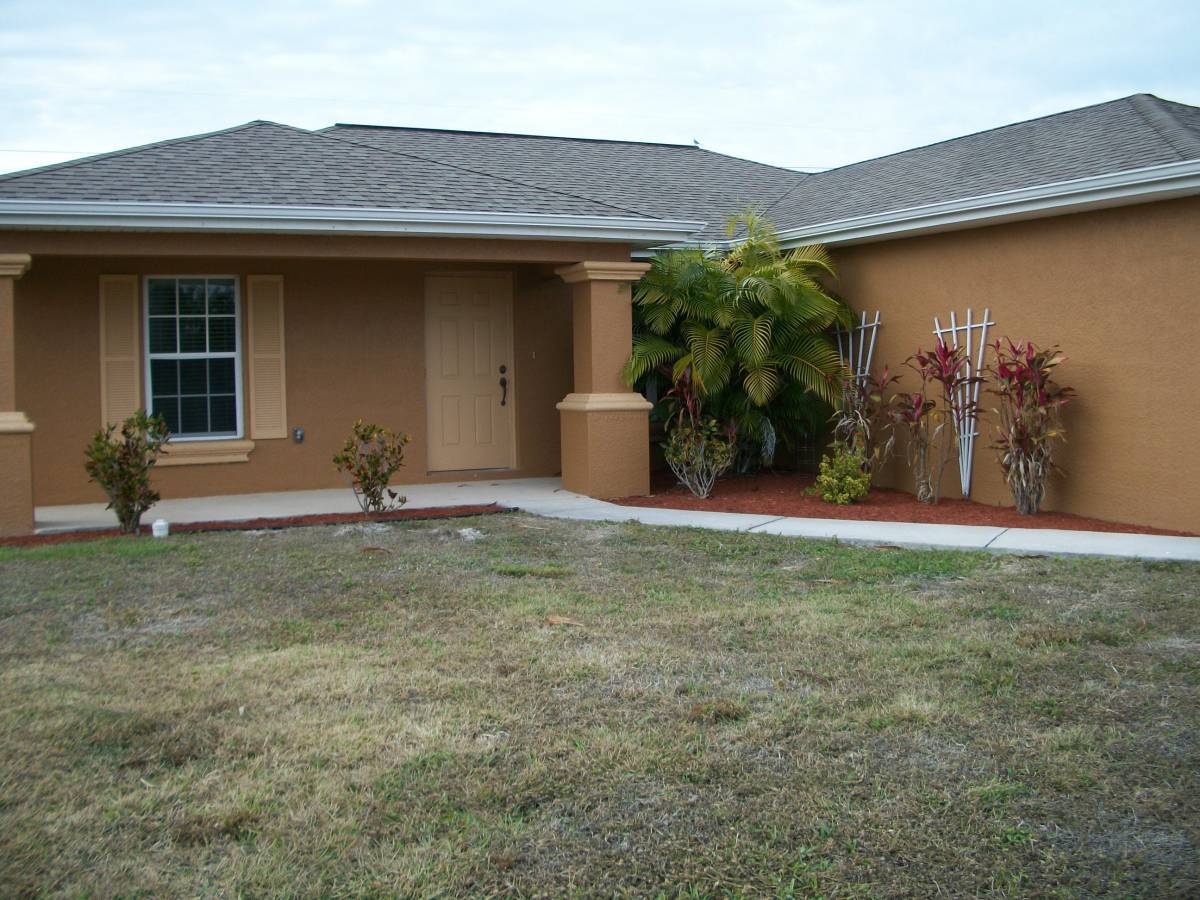 Building Photo - 4124 NE 8th Pl