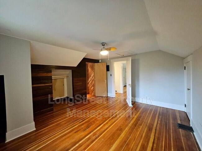 Building Photo - 636 N Shaver St