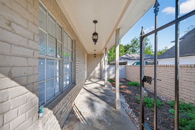Building Photo - 5414 Spanish Oak Dr
