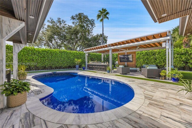 Building Photo - 5501 McKinley St