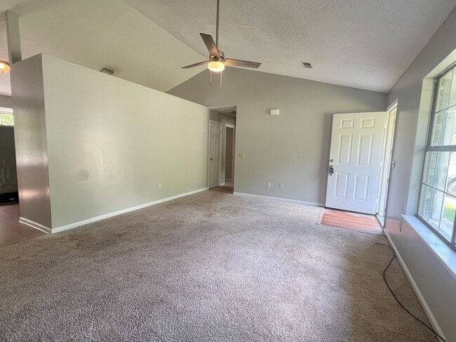 Building Photo - AVAILABLE LATE NOVEMBER (Small Pets Only)