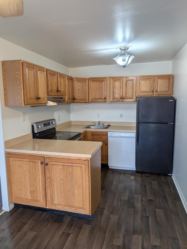 Building Photo - 1001 White Oak Rd