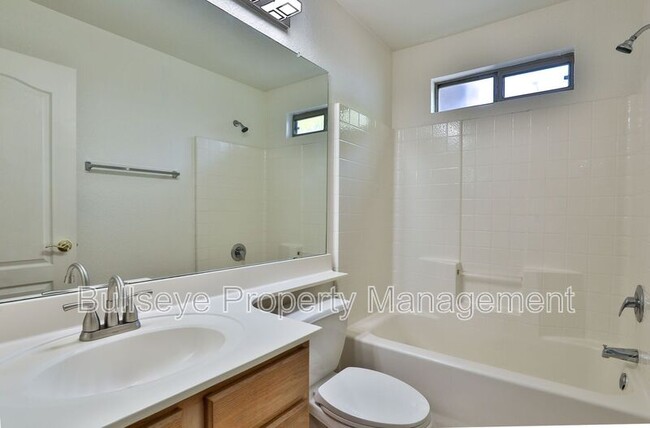 Building Photo - 515 N Aletta