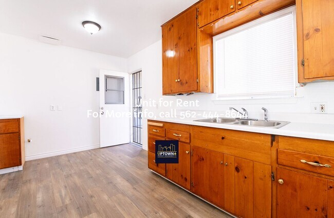 Building Photo - House - 2 Bedrooms / 1 Bathroom / Downey