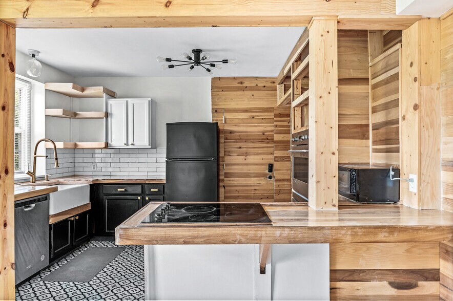 Kitchen - 1112 Clifton Ln