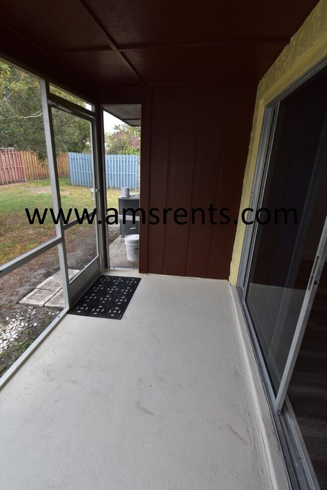 Building Photo - Spacious 3 bedroom Villa