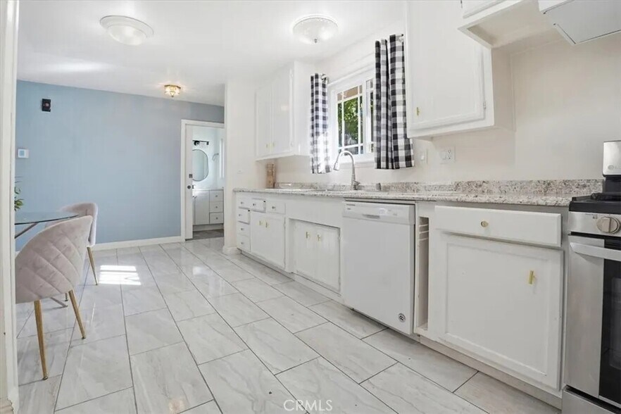 Building Photo - 1573 Casarin Ave