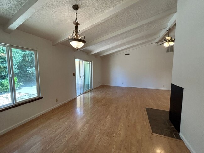 Building Photo - Custom Home!