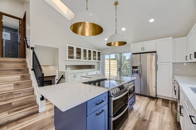 Building Photo - Beautifully Remodeled 3 Bed/2 Bathroom Hom...