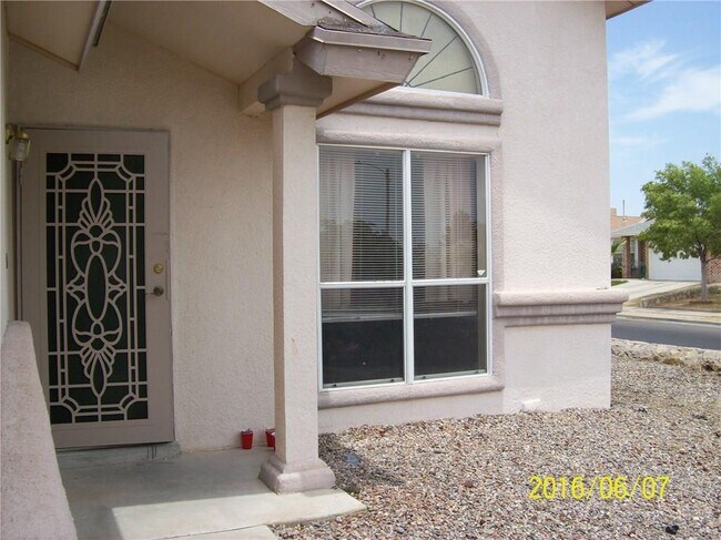 Building Photo - 11793 Corona Crest Ave