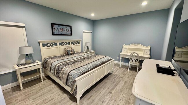 Building Photo - 6826 Sorrento St