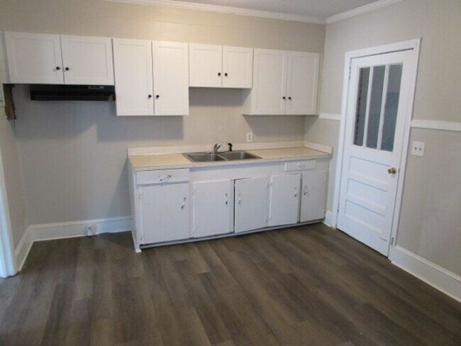 Building Photo - Comfortable Living in a Convenient Sumter Location