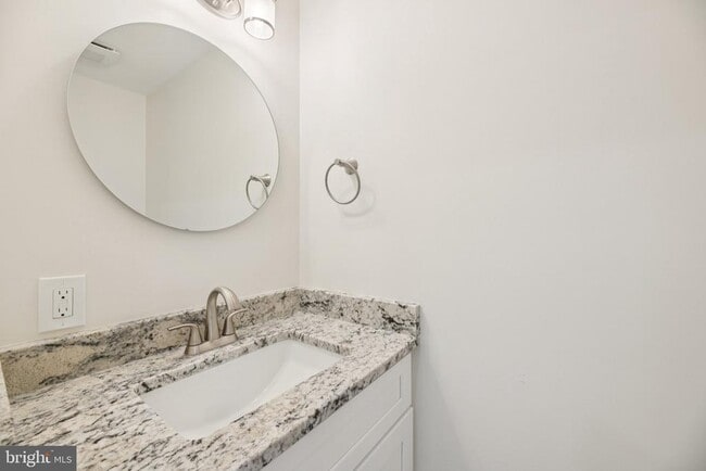 Building Photo - 729 Madison St NW