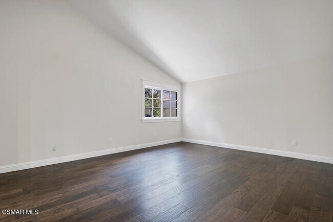 Building Photo - 2076 Hillsbury Rd