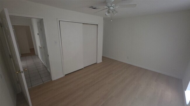 Building Photo - 9422 Pinole Ln