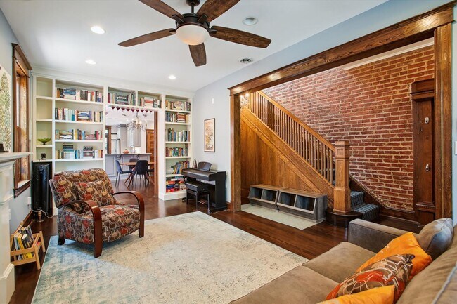Building Photo - Stunning 3BR+, 3.5BA Capitol Hill Home wit...