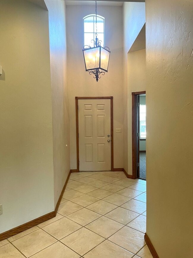 Building Photo - Beautiful 4-Bedroom Home