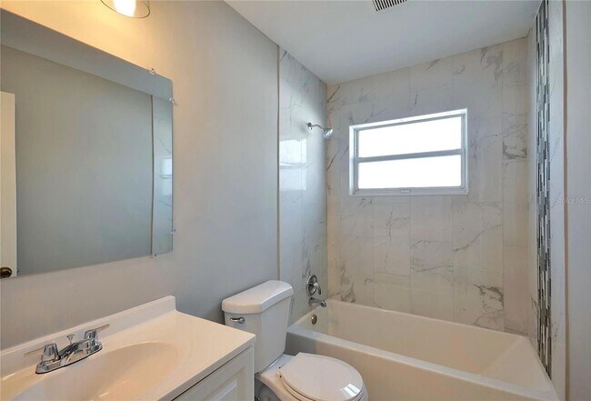 Building Photo - 757 Evangeline Ave