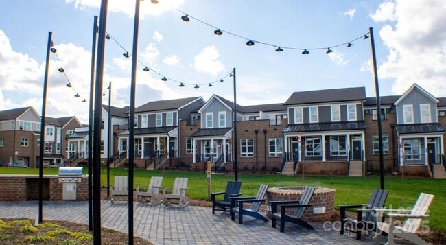 Building Photo - 17014 Fairmount Way