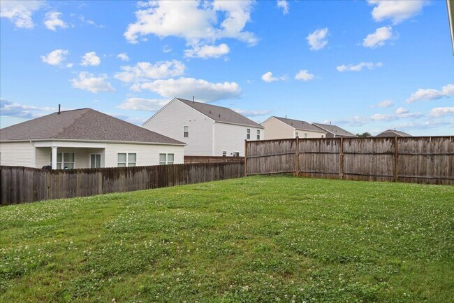 Building Photo - Modern 5 bedroom Home
