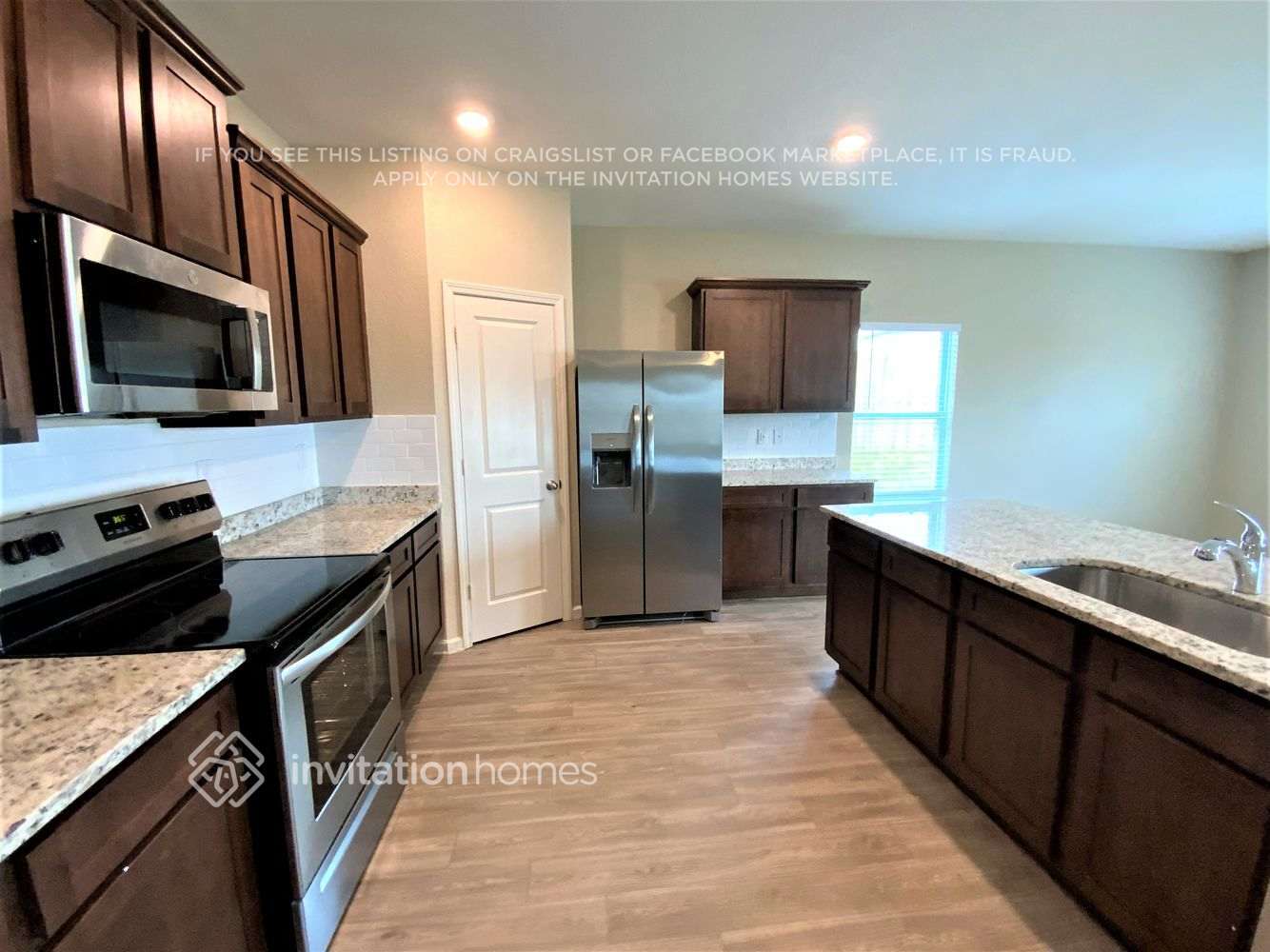 Building Photo - 439 Vermeer Ct