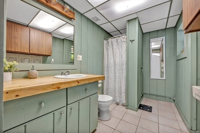 Building Photo - 525 S Crystal Lake Dr