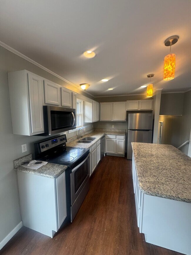 Building Photo - Gorgeous West Lafayette 4 bedroom Home - New Kitchen, Many Upgrades!