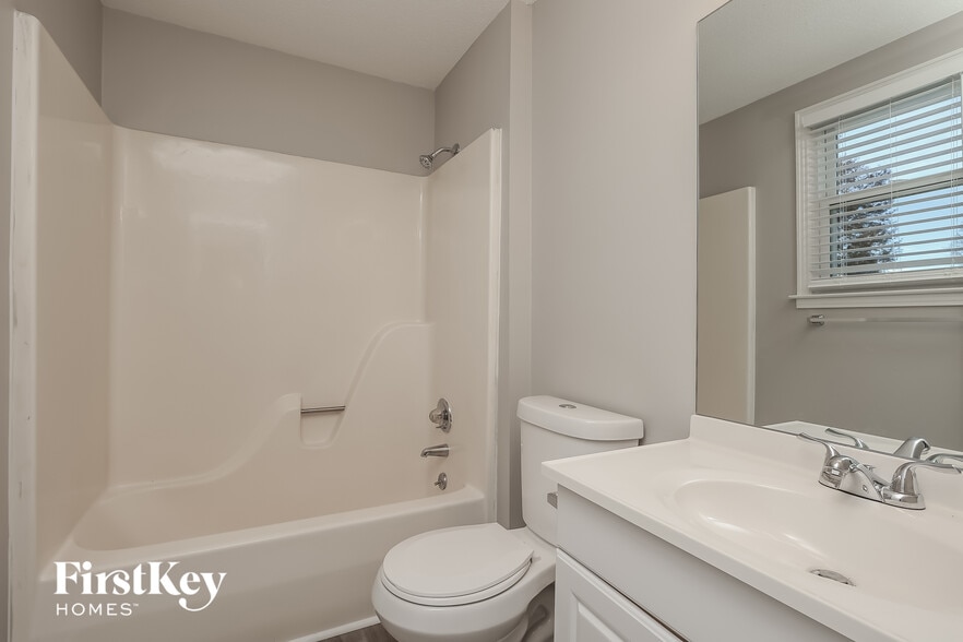 Building Photo - 1831 Palamino Dr