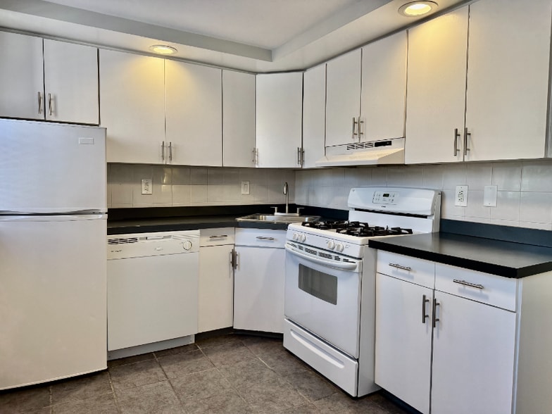 Building Photo - 1008 Salter St