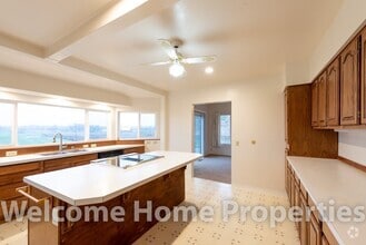 Building Photo - Beautiful Country Home on 1 Acre