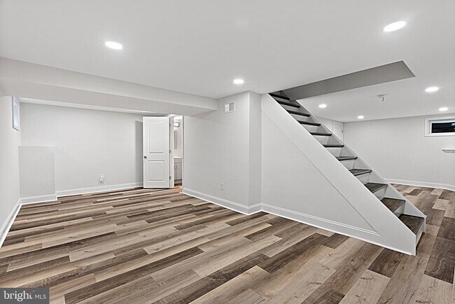 Building Photo - 409 Maiden Ln