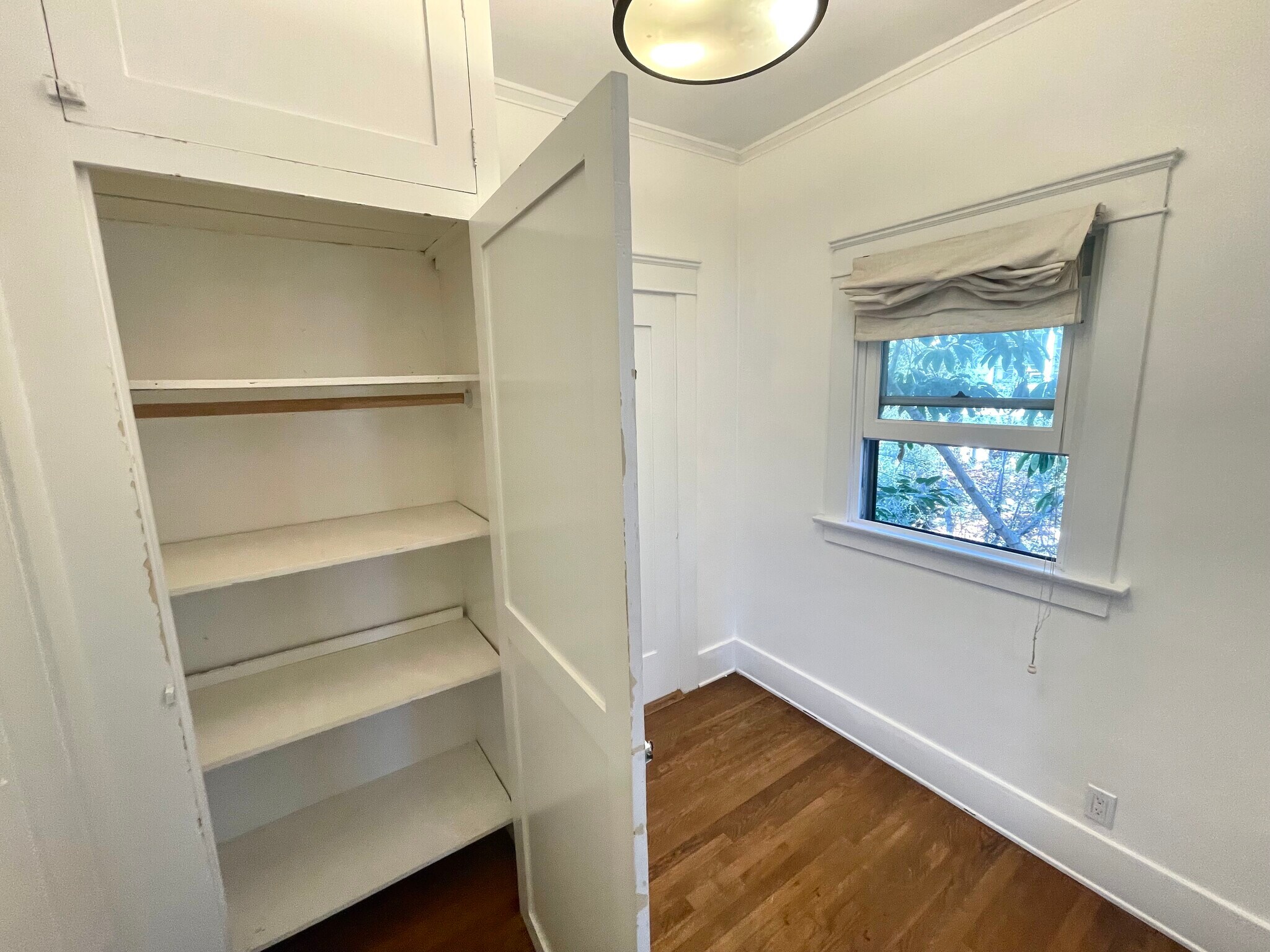 Bonus room with storage - 3218 E 2nd St