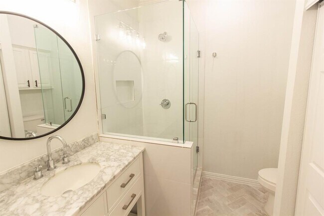 Building Photo - 14400 Montfort Dr