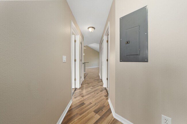 Building Photo - Beautifully Remodeled 3 Bedroom in Regent Park