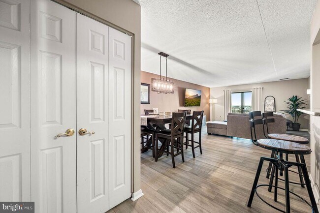 Building Photo - 11208 Valley Forge Cir