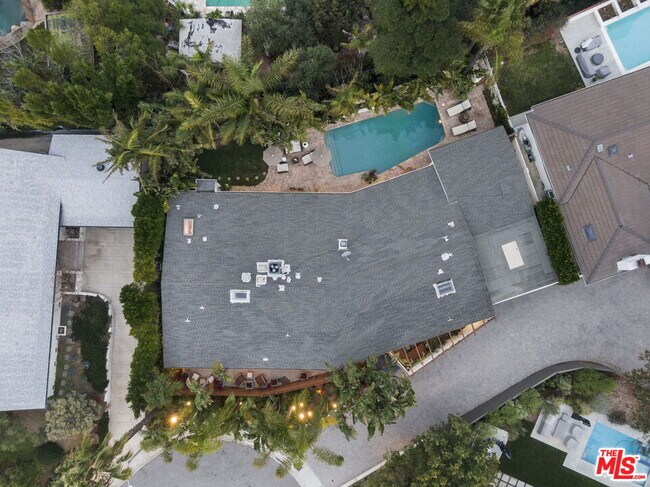 Building Photo - 8405 Edwin Dr