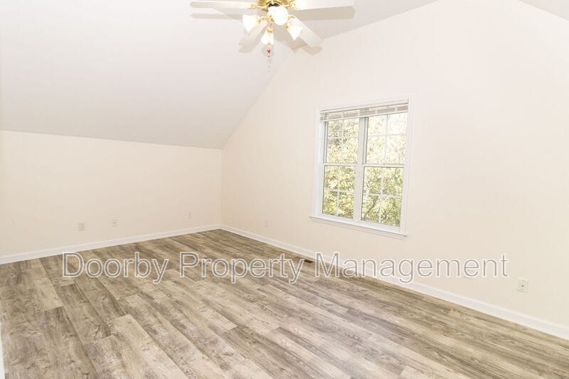 Building Photo - 1004 Roselawn Dr