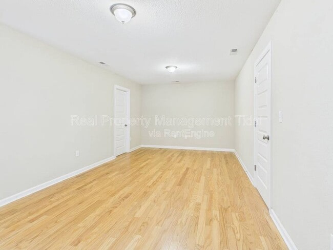 Building Photo - 533 Old Point Ave