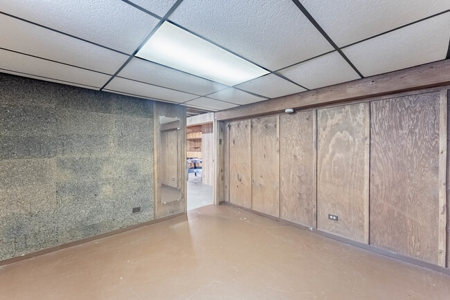 Building Photo - 5936 W 97th St