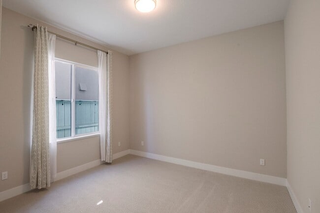 Building Photo - 3034 Carrousel St