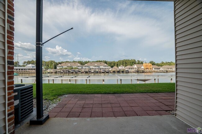Building Photo - 12386 River Highlands Dr