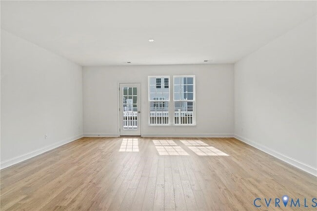 Building Photo - 13800 Village View Dr